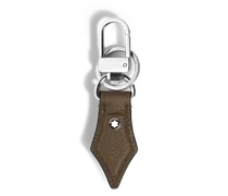 Schlüsselanhänger mit Federdetail aus Grain Leder - Haselnussbraun - Leder - MB220459 - Schlüsselringe & Schlüsseletuis