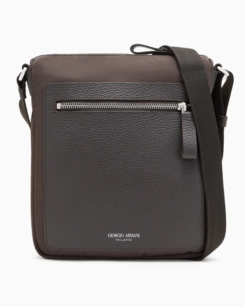 Giorgio Armani ASV Crossbody Bag aus Nylon und genarbtem Leder Braun