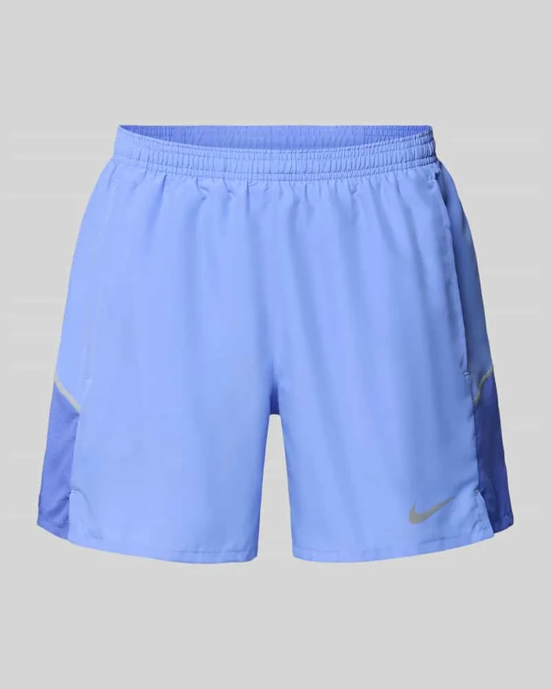 Nike Shorts mit seitlichen Eingrifftaschen und Logo-Print Royal