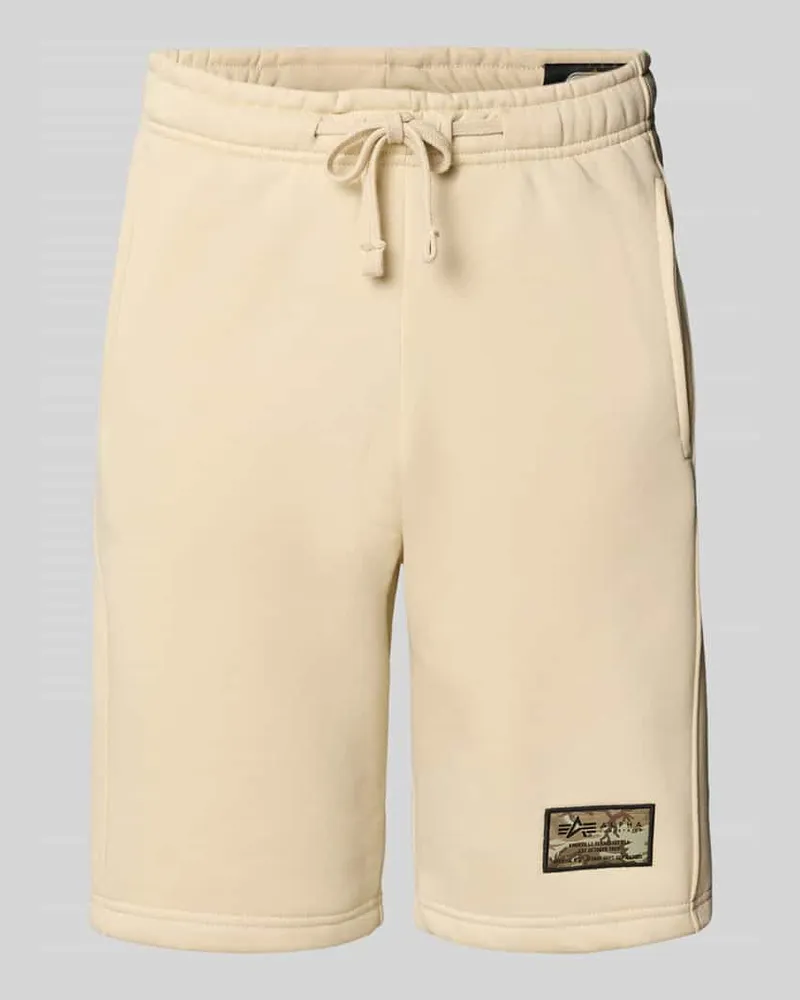 Alpha Industries Regular Fit Sweatshorts mit Label-Badge Offwhite