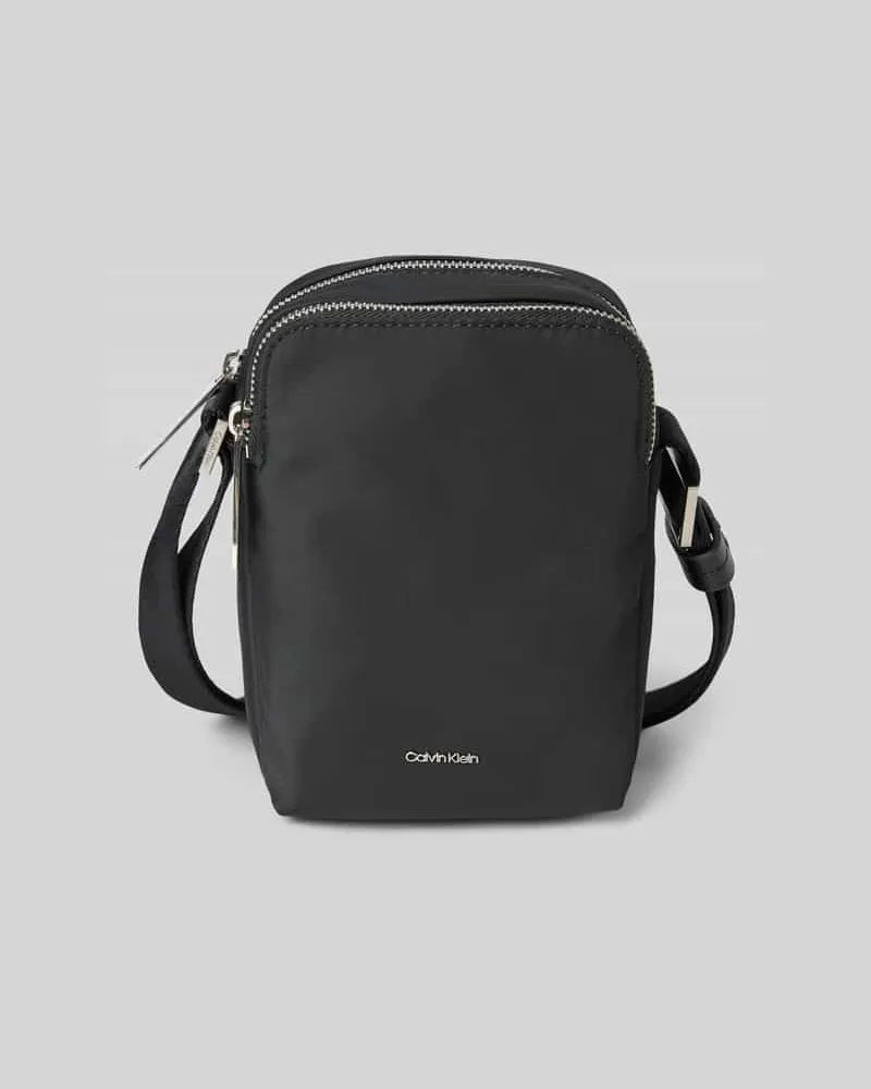 Calvin Klein Umhängetasche mit Label-Applikation 