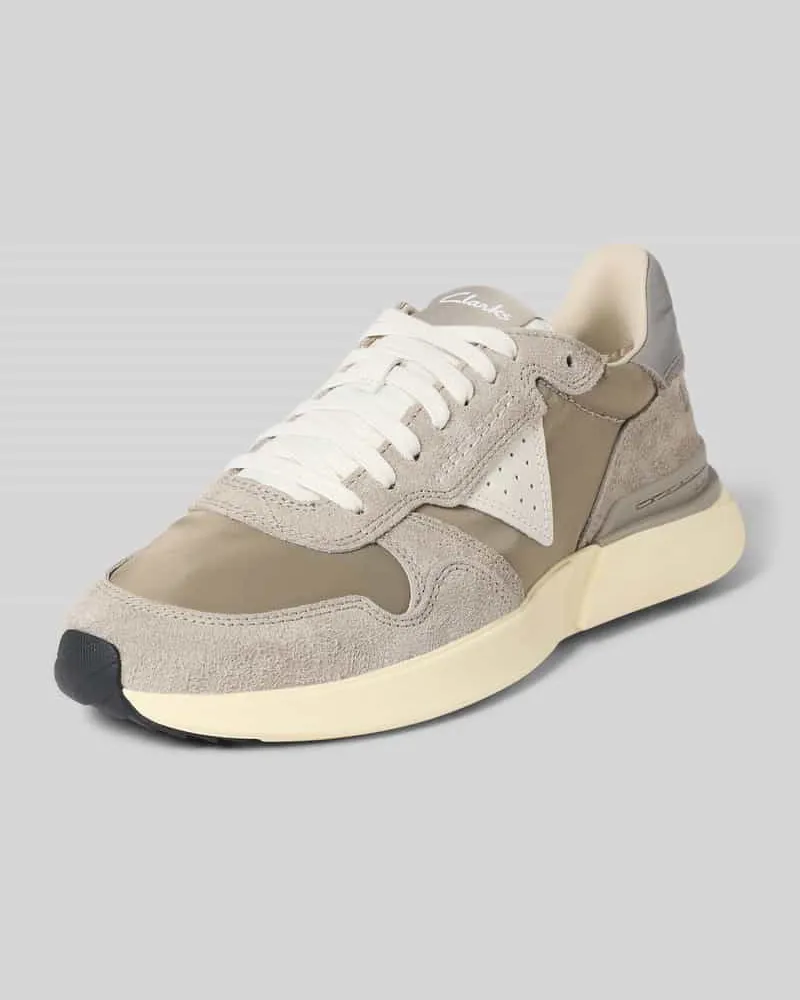 Clarks Sneaker aus beschichtetem Leder mit Label-Detail Hellgrau