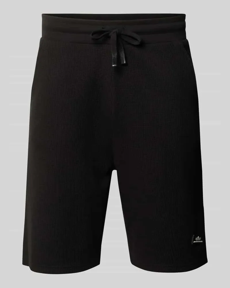 Alpha Industries Shorts mit Strukturmuster und Label-Detail Black