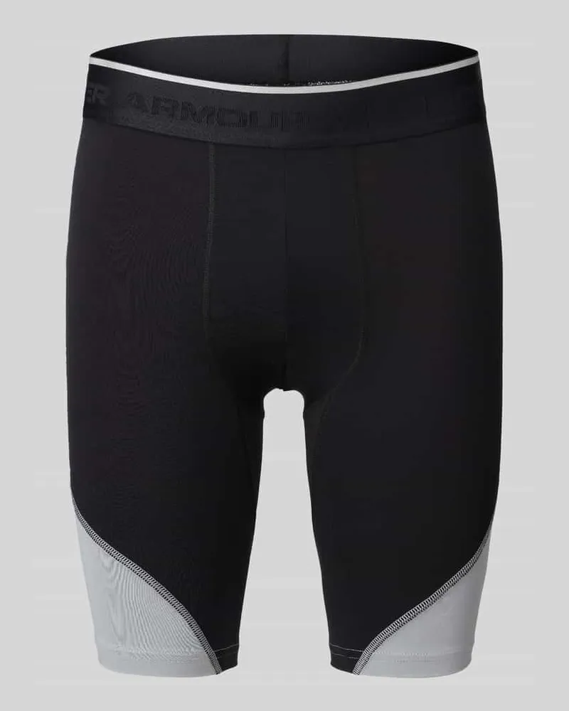 Under Armour Slim Fit Sportshorts mit Logo-Print Black