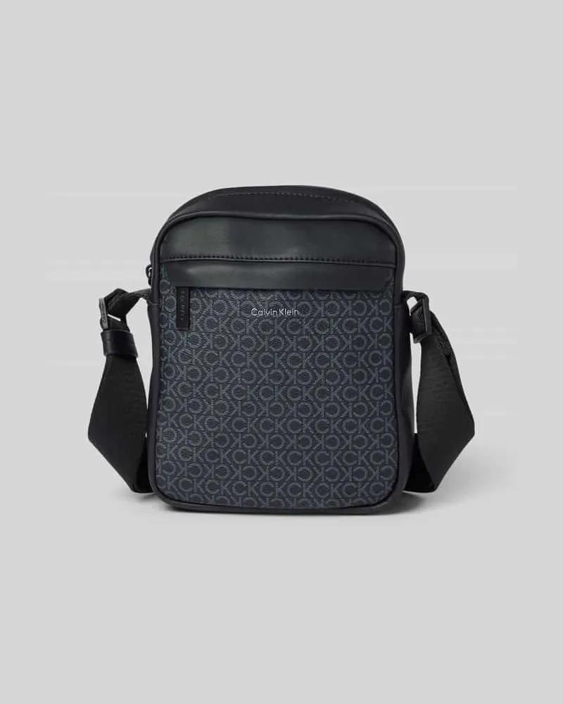 Calvin Klein Umhängetasche mit Label-Schriftzug 