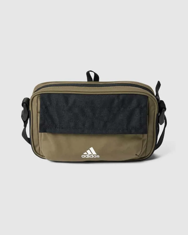 adidas Umhängetasche mit Label-Print Oliv