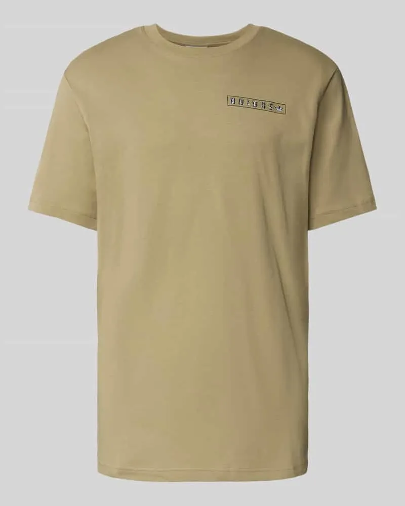 adidas T-Shirt mit Rundhalsausschnitt und Label-Print Khaki