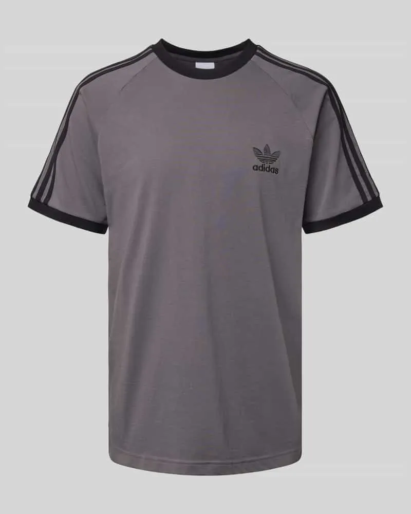 adidas T-Shirt mit Rundhalsausschnitt und Label-Stitching 