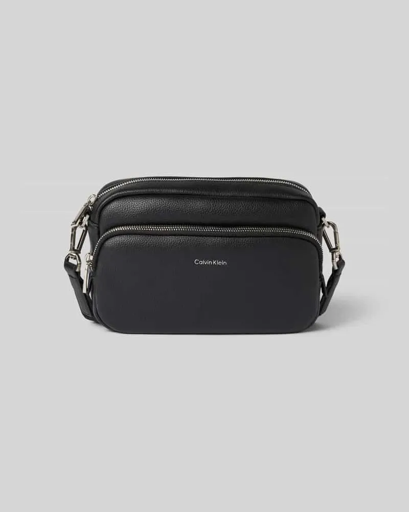 Calvin Klein Handtasche mit Label-Applikation und Schulterriemen 