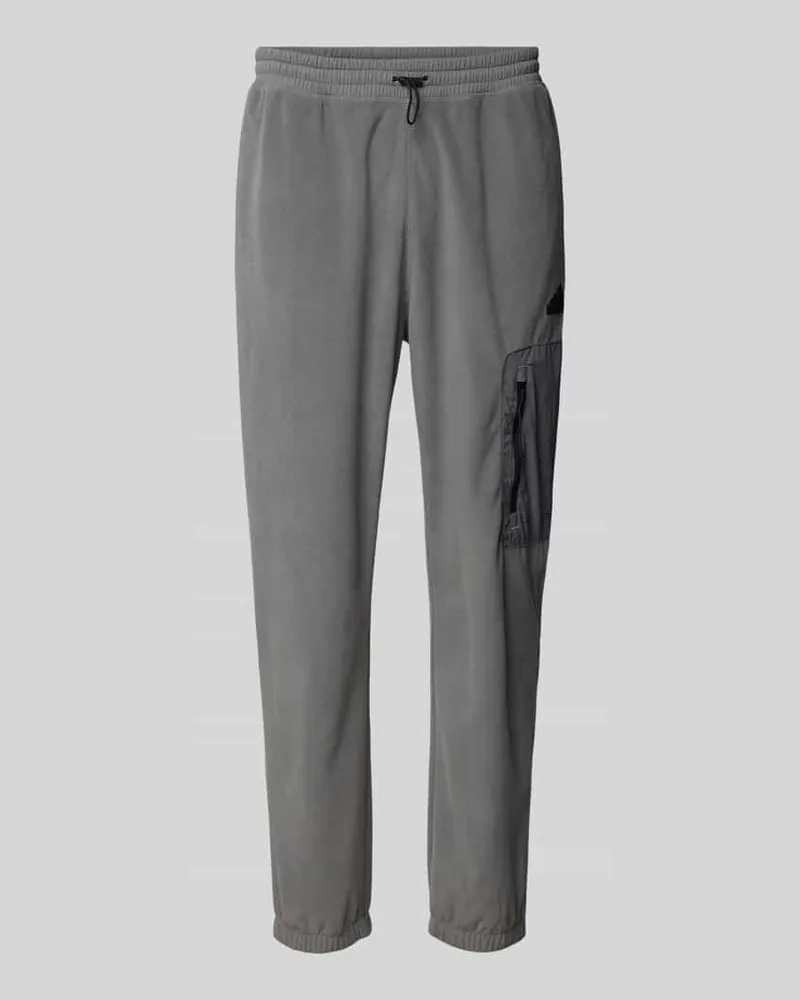 adidas Relaxed Fit Sweatpants mit Label-Badge Anthrazit