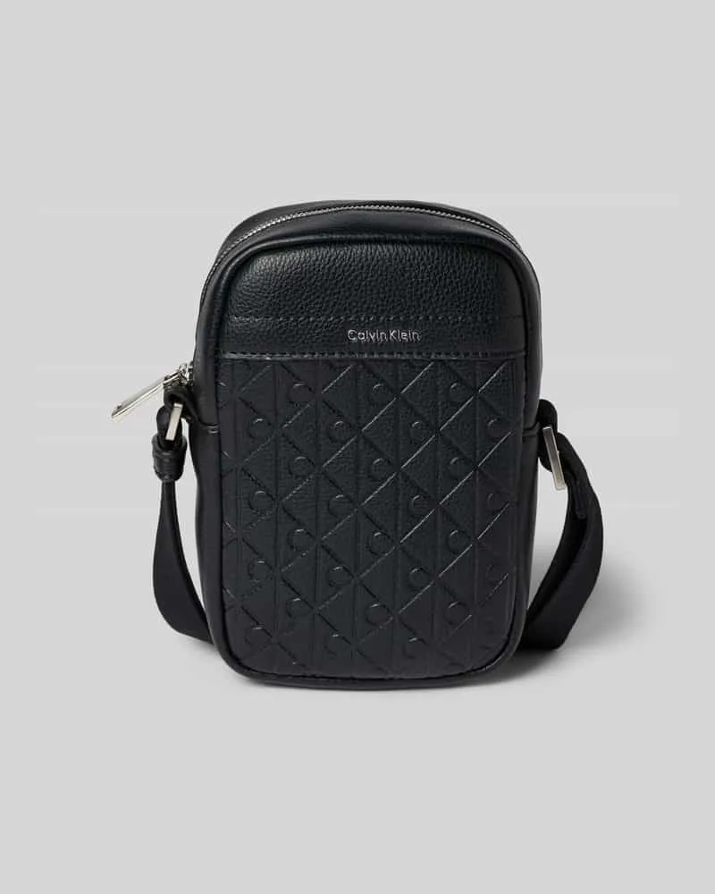 Calvin Klein Umhängetasche mit Steppnähten und Label-Detail Black