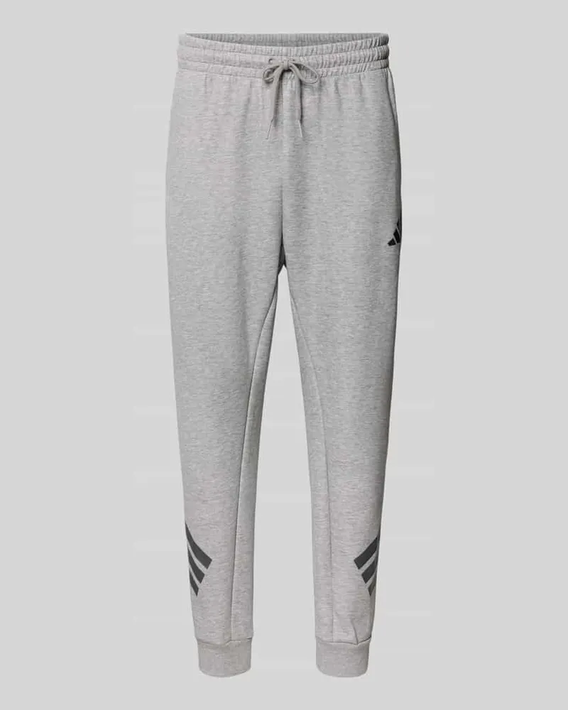 adidas Sweatpants mit elastischem Bund und Logo Mittelgrau