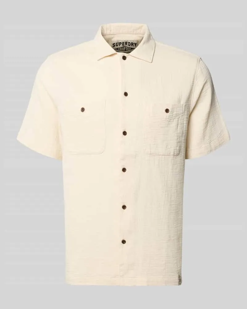 Superdry. Regular Fit Freizeithemd mit Kentkragen und Brusttaschen Beige
