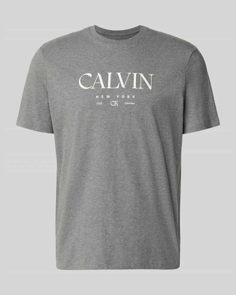 Calvin Klein T-Shirt mit Label-Print und Rundhalsausschnitt Mittelgrau