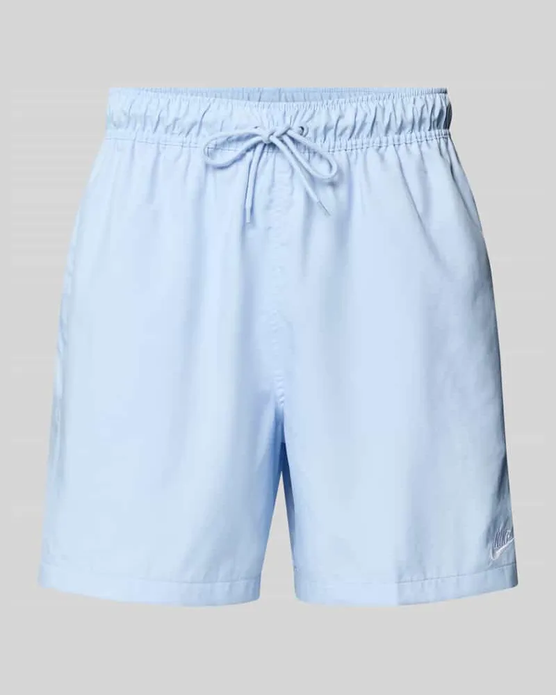 Nike Shorts mit Label-Stitching und elastischem Bund Hellblau