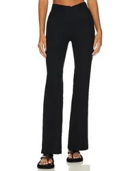 BEYOND YOGA BOOTCUT-HOSE AT YOUR LEISURE in Black Black