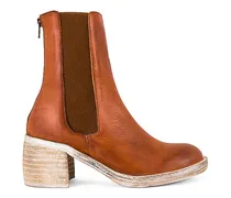 BOOT ESSENTIAL in Brown