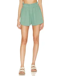 Tularosa SHORTS TEMPE in Green Green