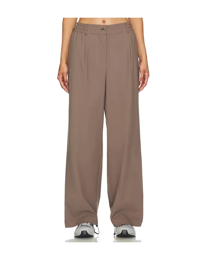 BEYOND YOGA HOSE STATUS in Brown Brown