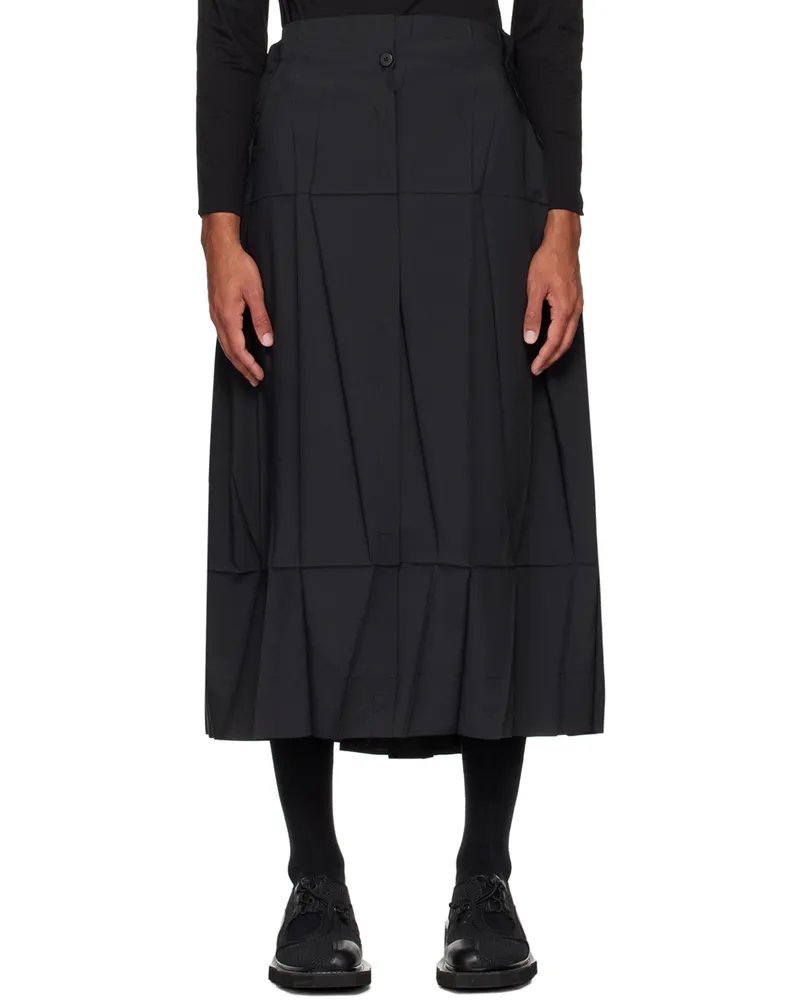 Issey Miyake Black Solid Trousers 15-black