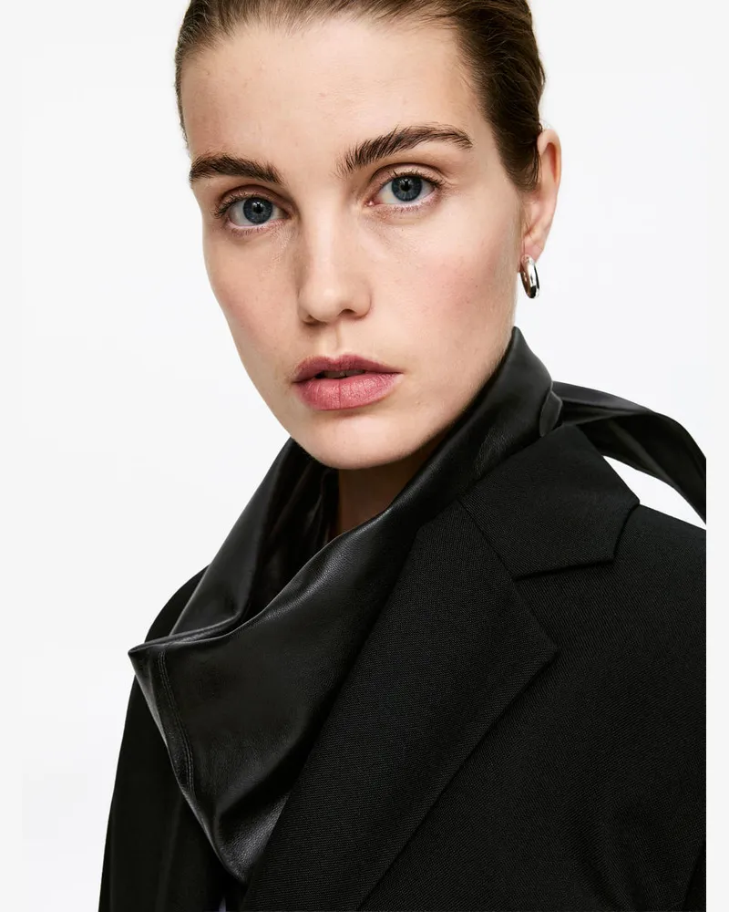 Arket Dreieckstuch Aus Leder -Schwarz Schwarz