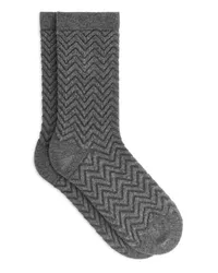 Arket Baumwollsocken mit Chevron-Motiv Dunkelgrau