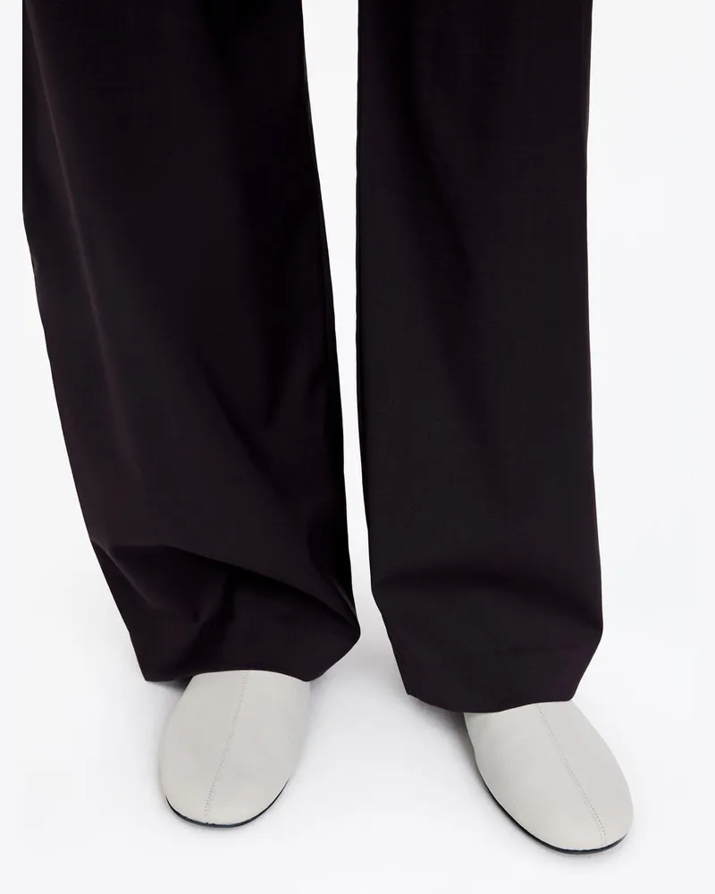 Arket Hochgeschlossener Lederballerina -Grau Grau