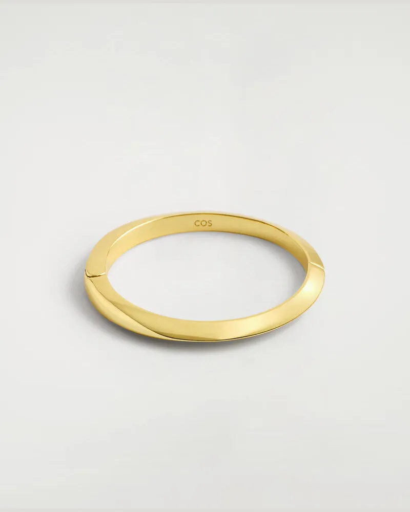 COS Facettierter Armreif Goldfarben