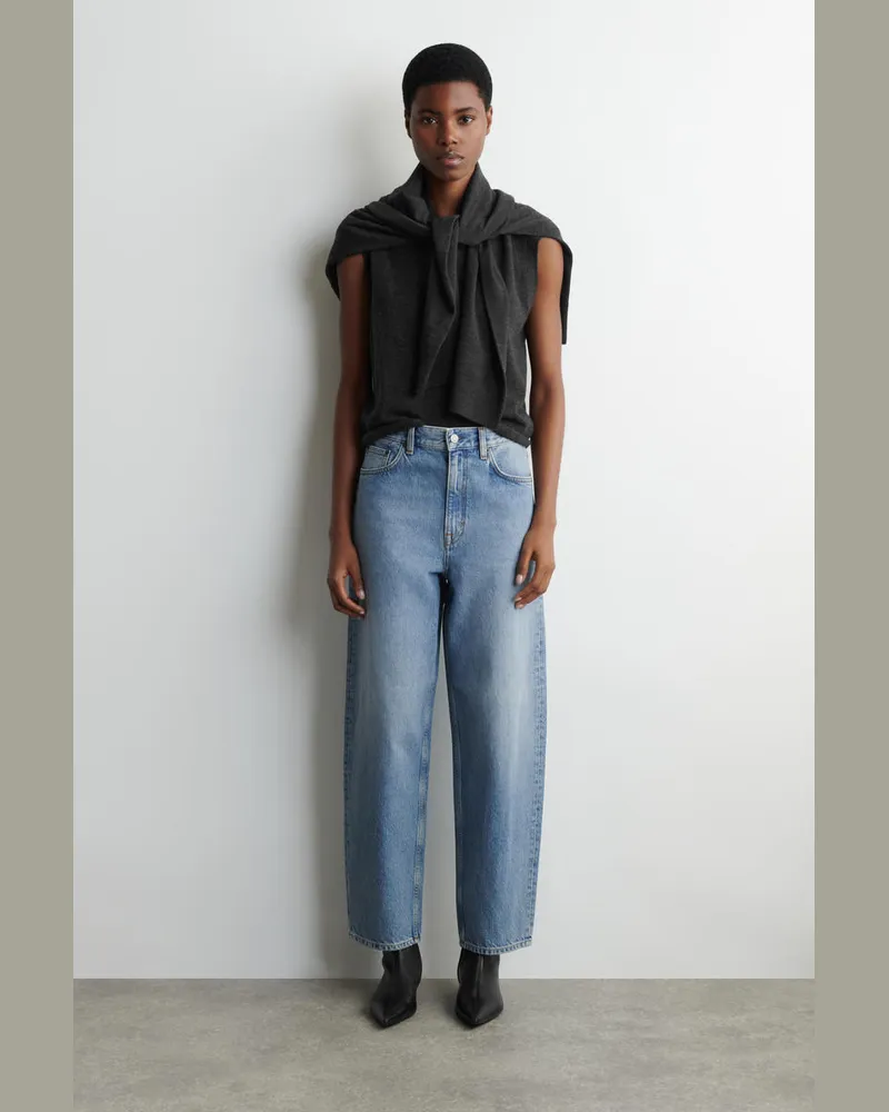 COS Arch Schmal Zulaufende Jeans Blau