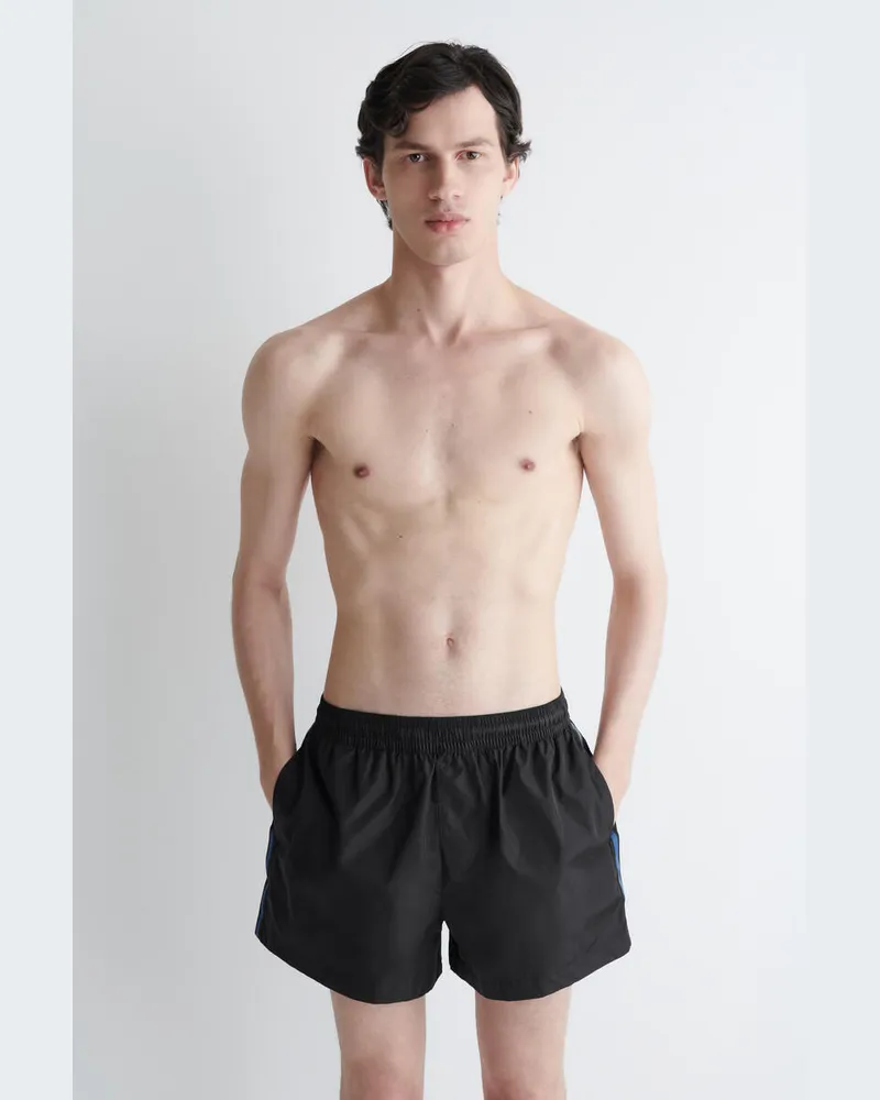 COS Gestreifte Badeshorts Schwarz