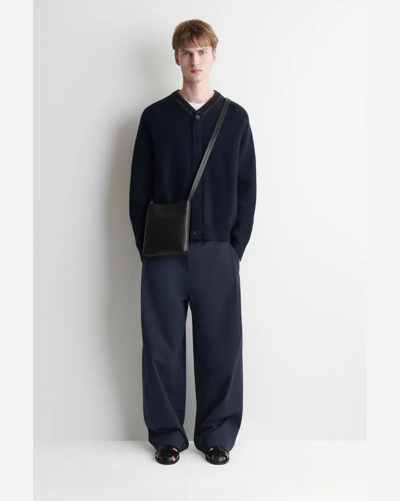 COS City Umhängetasche - Genarbtes Leder Schwarz