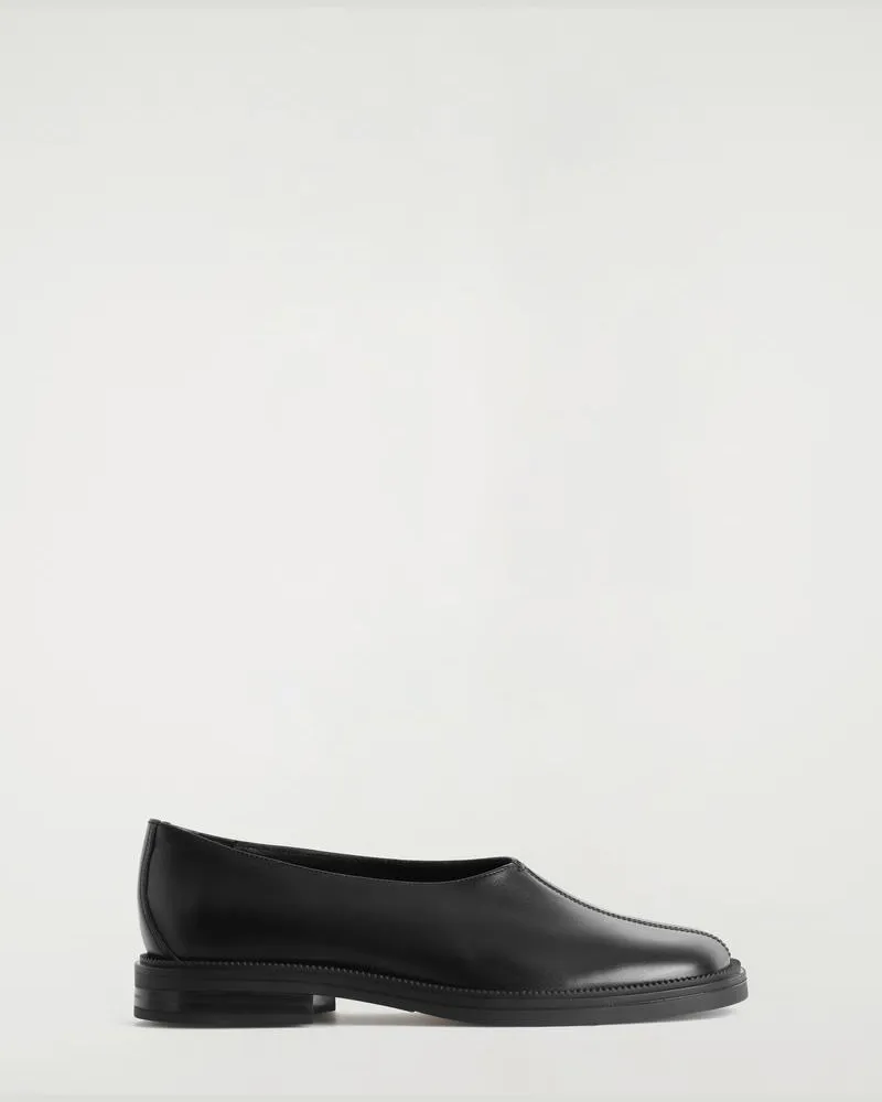 COS Markante Lederschuhe Schwarz