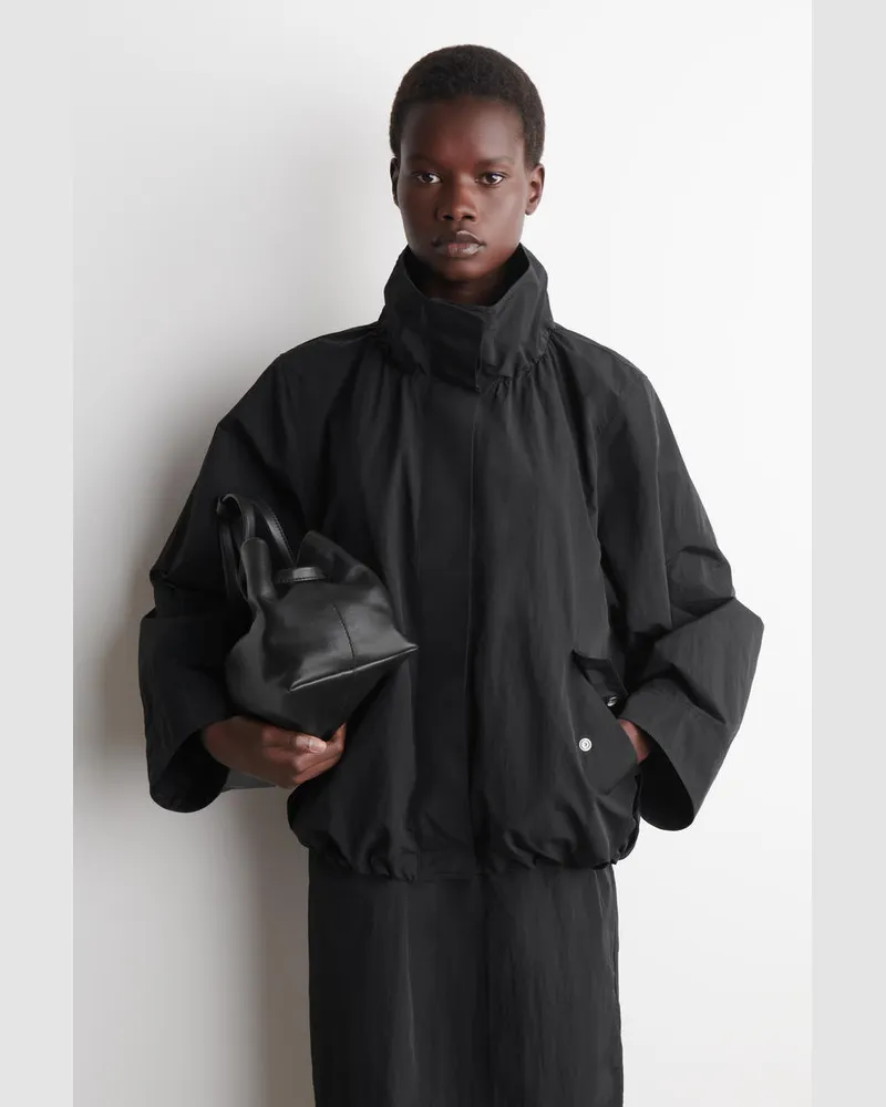 COS Jacke Aus Nylon Mit Trichterkragen Schwarz