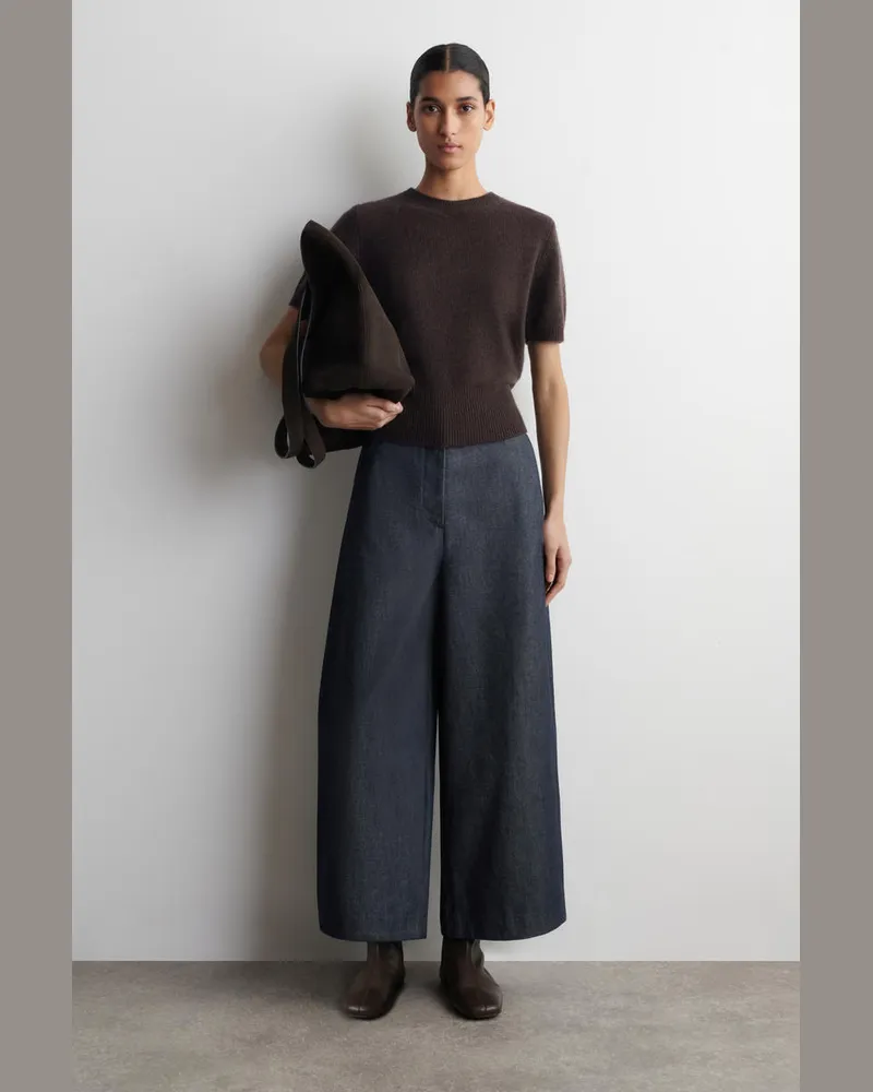 COS Verkürzte Hose Aus Raw Denim Mit Barrel-Bein Blau