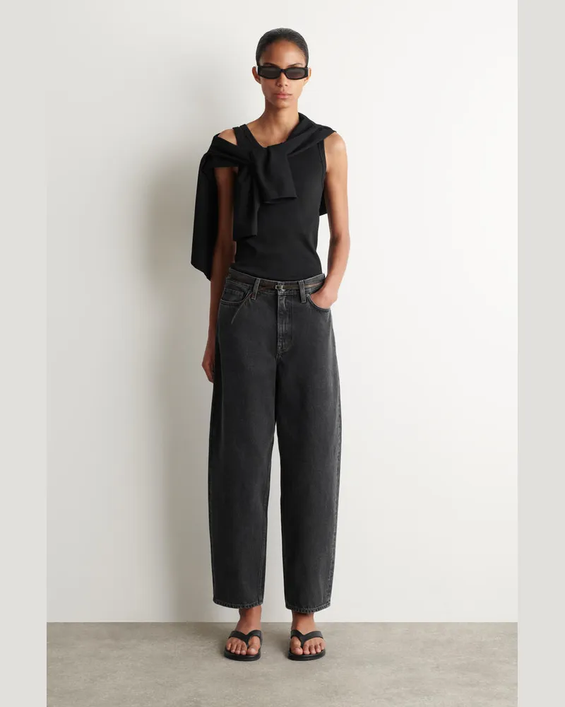 COS Arch Schmal Zulaufende Jeans Schwarz