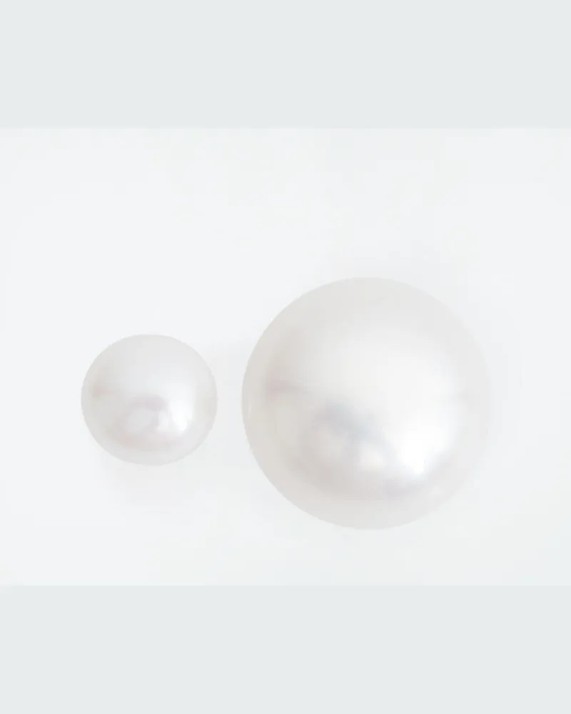 COS Ungleiche Ohrstecker Mit Süsswasserperlen Weiß