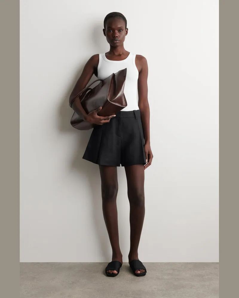 COS Leinenshorts Mit Falten Und Gürtel Schwarz