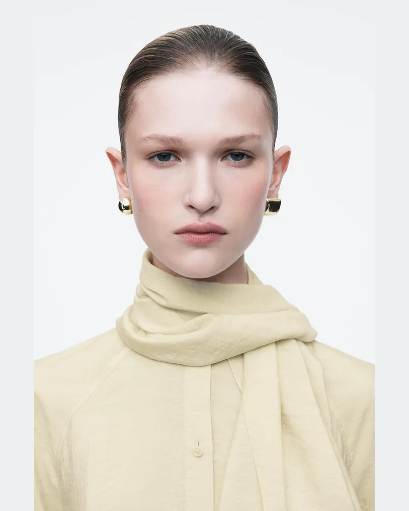 COS Ungleiche Ohrstecker Goldfarben