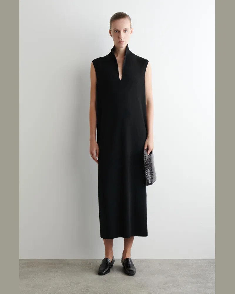 COS Kleid Aus Merinowolle Mit Drapiertem Kragen Schwarz