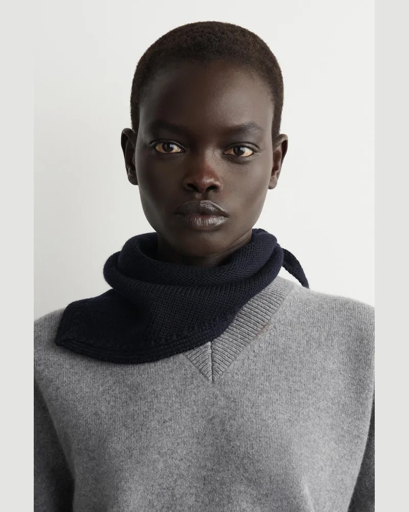 COS Merino Wool Triangle Scarf Blau