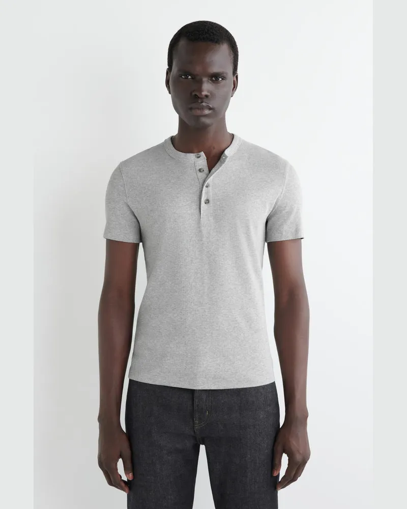 COS Schmales, Geripptes Henley-T-Shirt Grau
