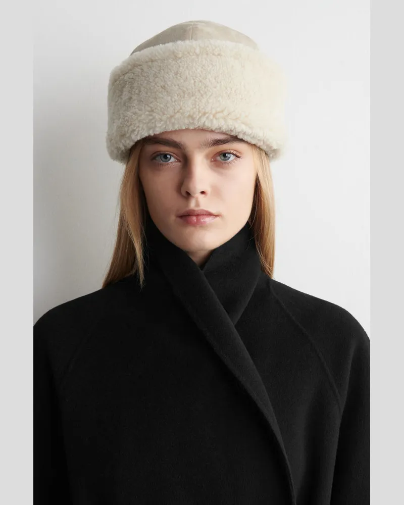 COS Mütze Aus Shearling Weiß