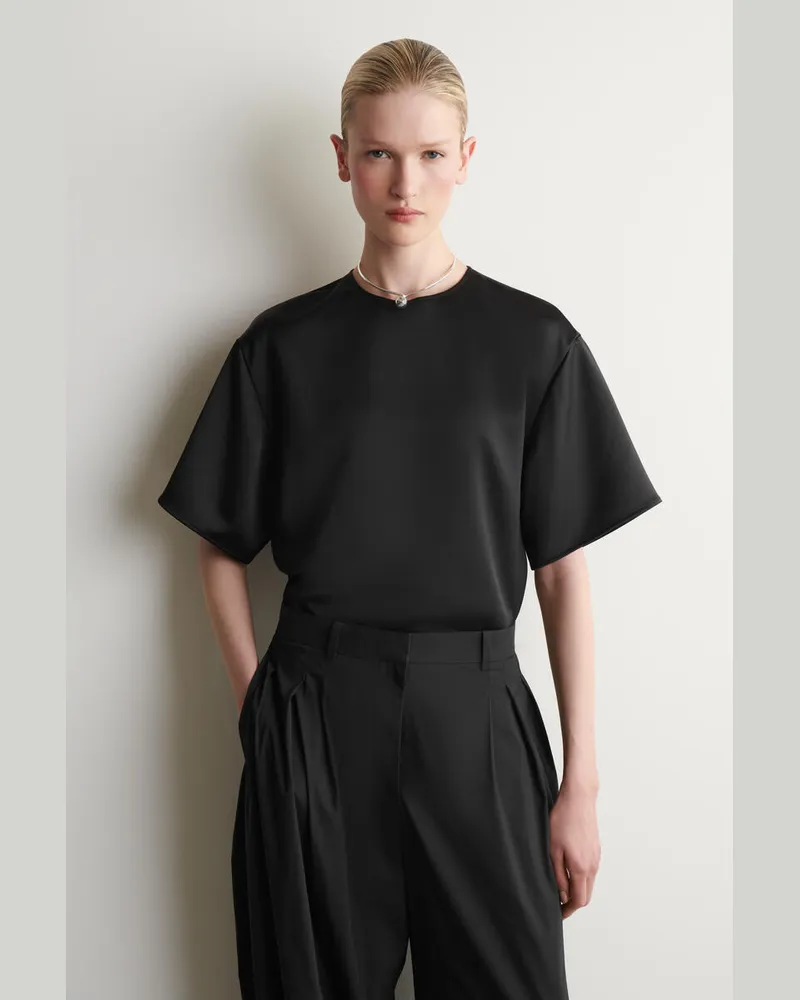 COS Oversized-T-Shirt Aus Satin Schwarz