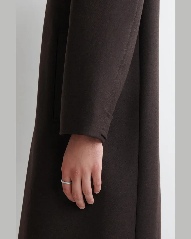 COS Facettierter Ring Silberfarben