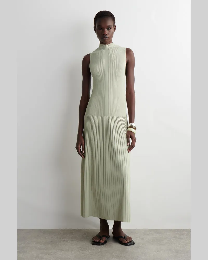COS Plissiertes Maxikleid Mit Hohem Kragen Grün