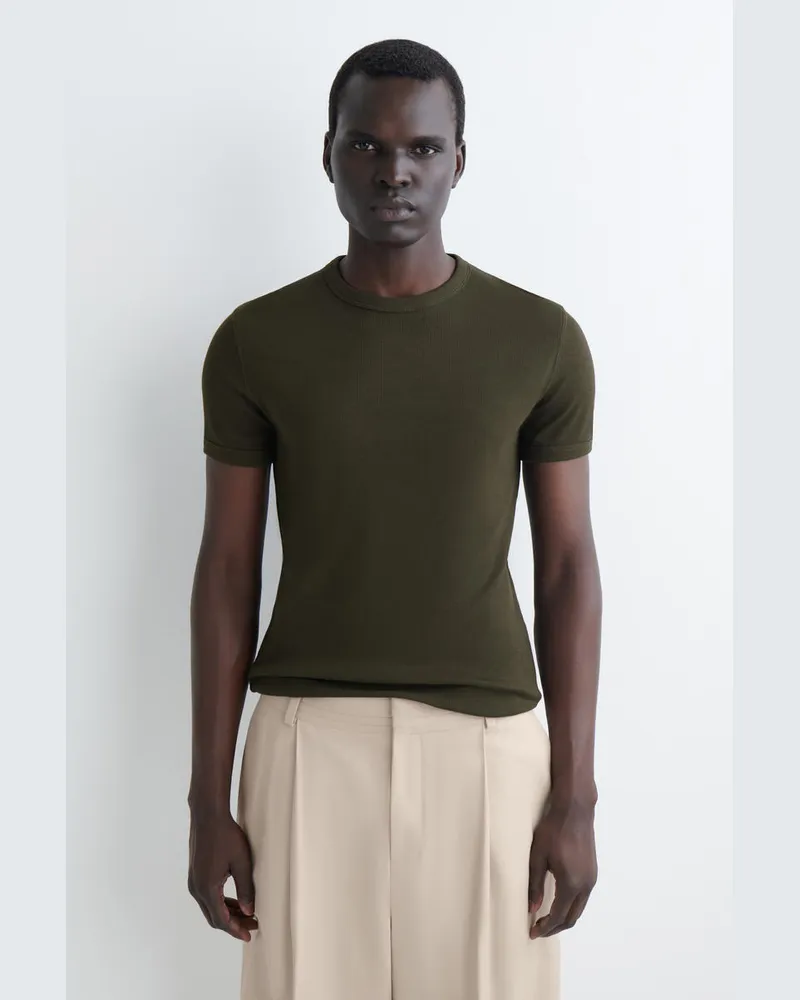 COS Schmal Geschnittenes Geripptes Baumwoll-T-Shirt Grün