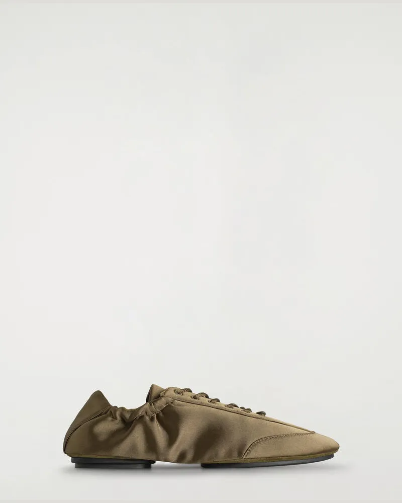 COS Ballerina-Sneakers Aus Satin Und Veloursleder Grün