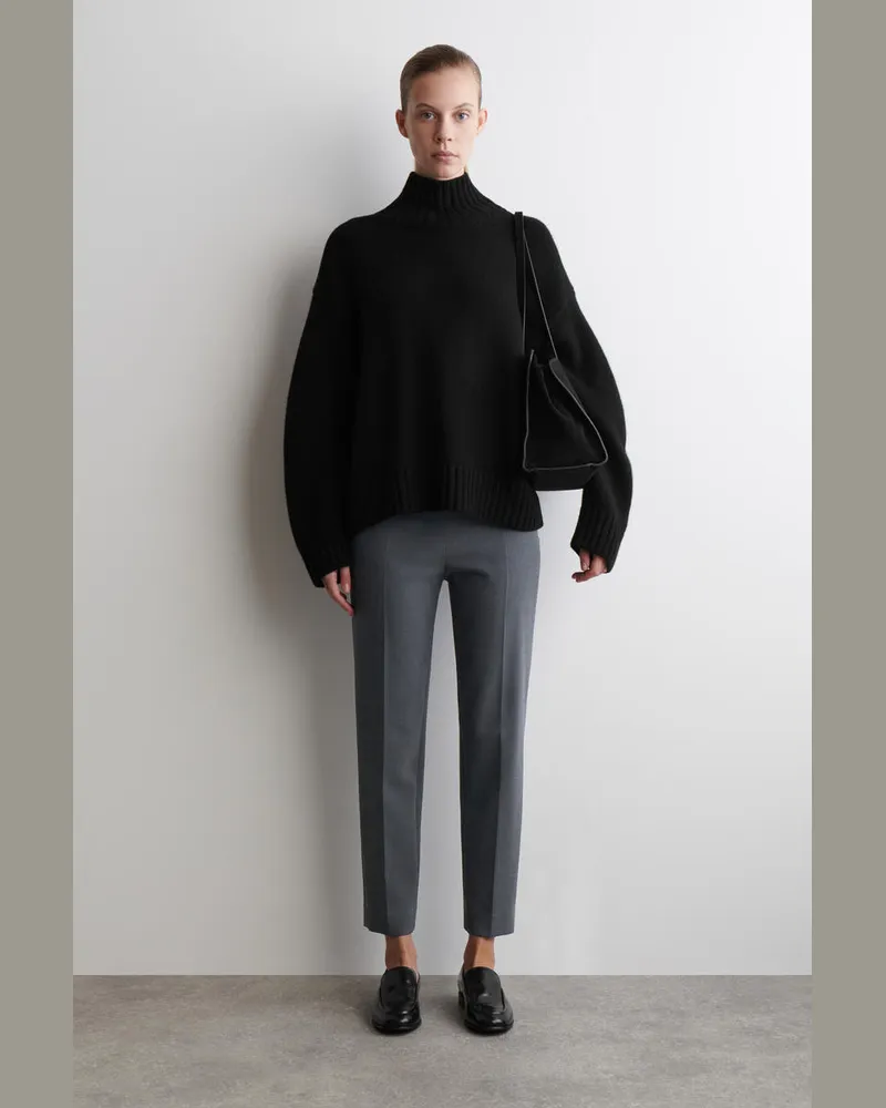 COS Kürzere Hose Mit Schmalem Bein Grau