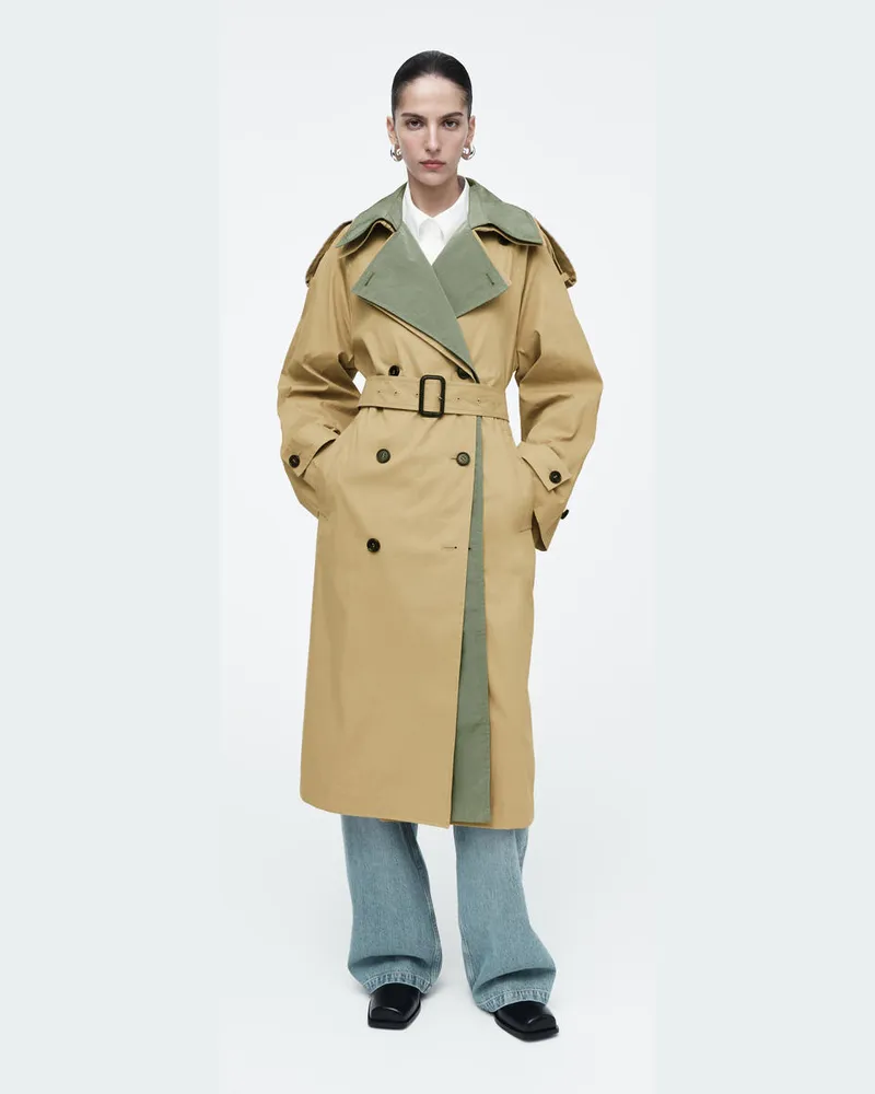 COS Mehrlagiger Doppelreihiger Trenchcoat Beige