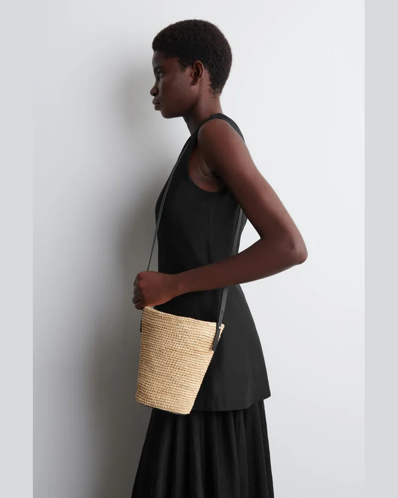 COS Kleine Beuteltasche - Stroh Beige